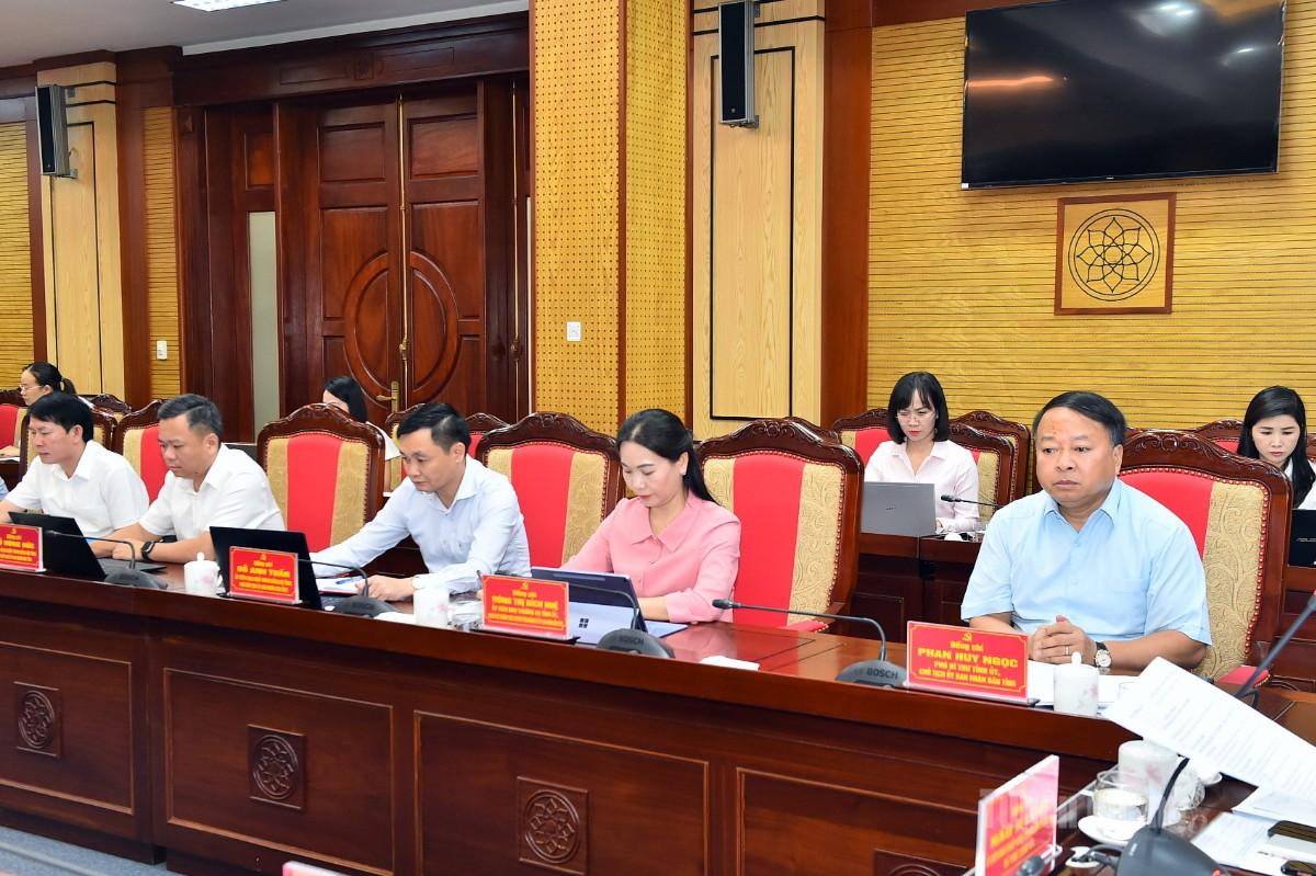 Đồng chí Phó Bí thư Tỉnh ủy, Chủ tịch UBND tỉnh Phan Huy Ngọc và các đại biểu dự họp.