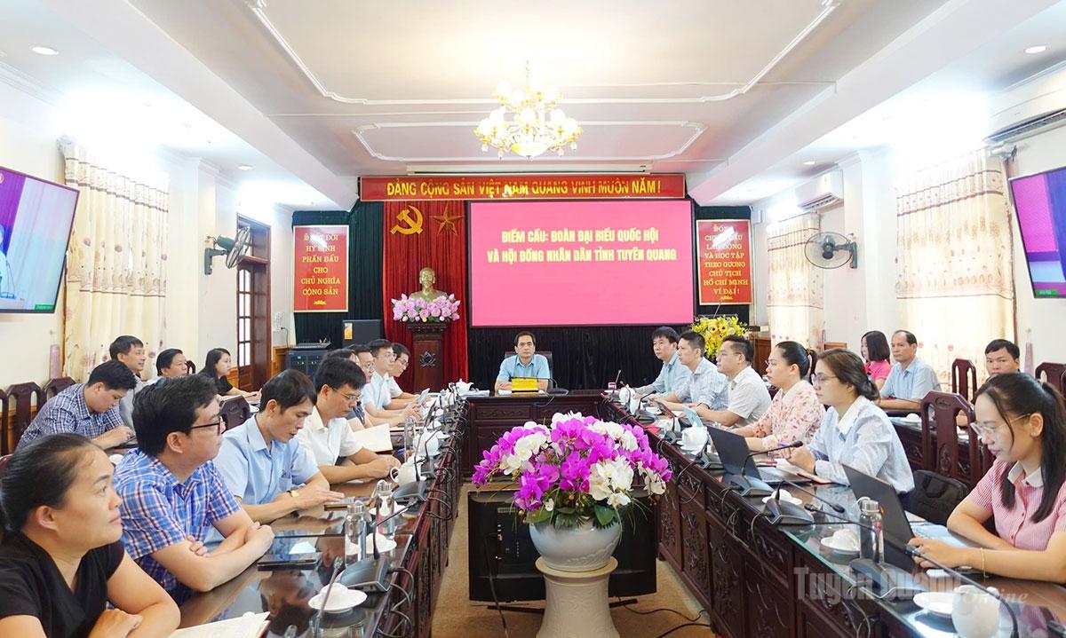 Đại biểu dự hội nghị tại điểm cầu Đoàn ĐBQH và HĐND tỉnh.
