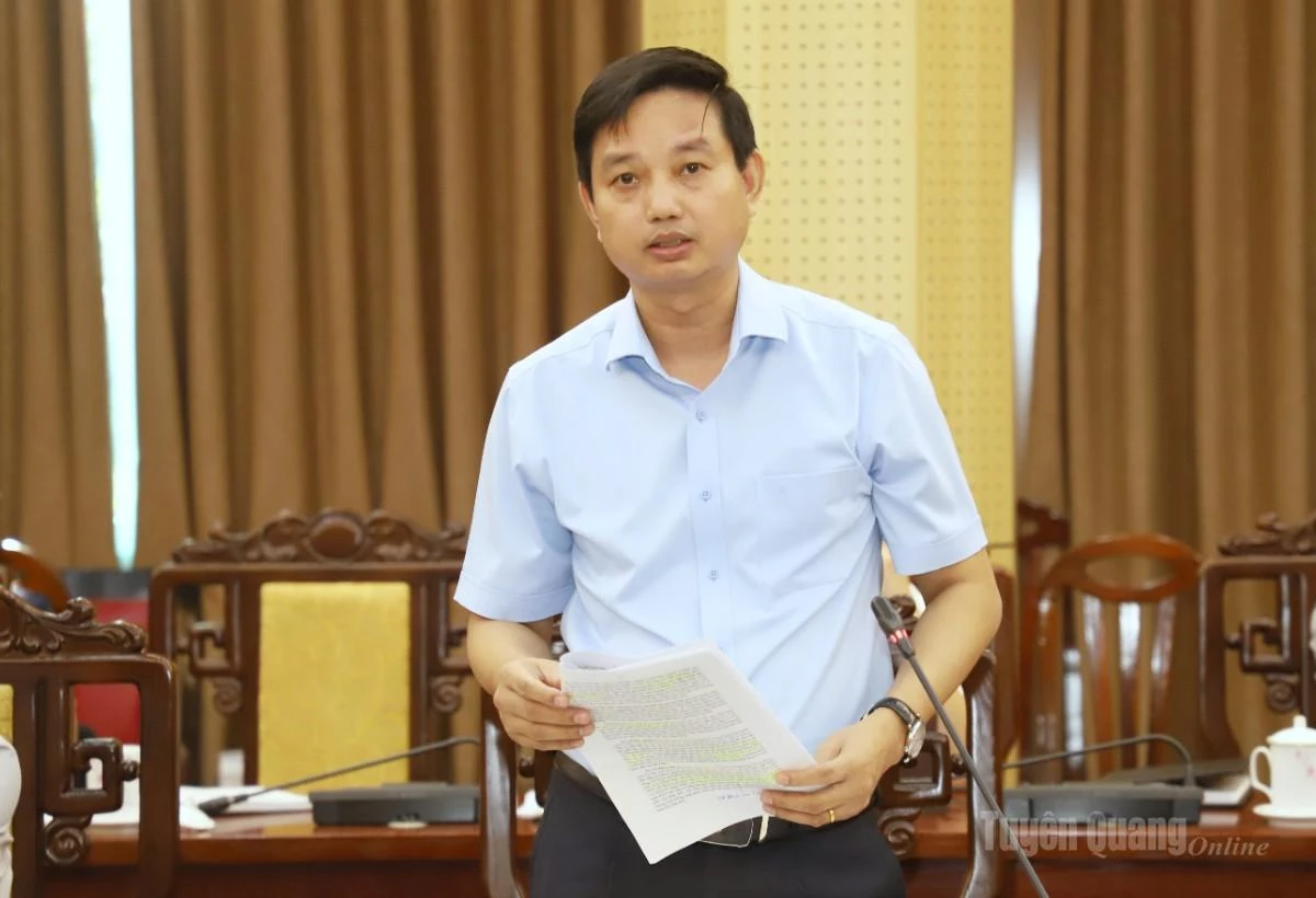 Lãnh đạo Sở Nông nghiệp - Môi trường phát biểu thảo luận.