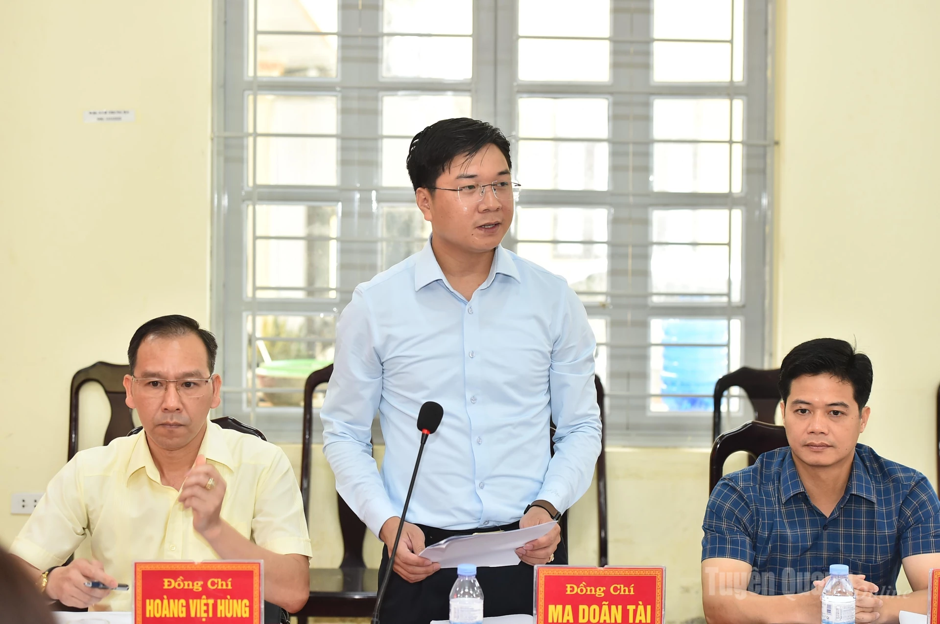 Thường trực Đảng ủy xã Trung Hà báo cáo kết quả công tác tuyên giáo, dân vận sau thực hiện chính quyền địa phương 2 cấp.