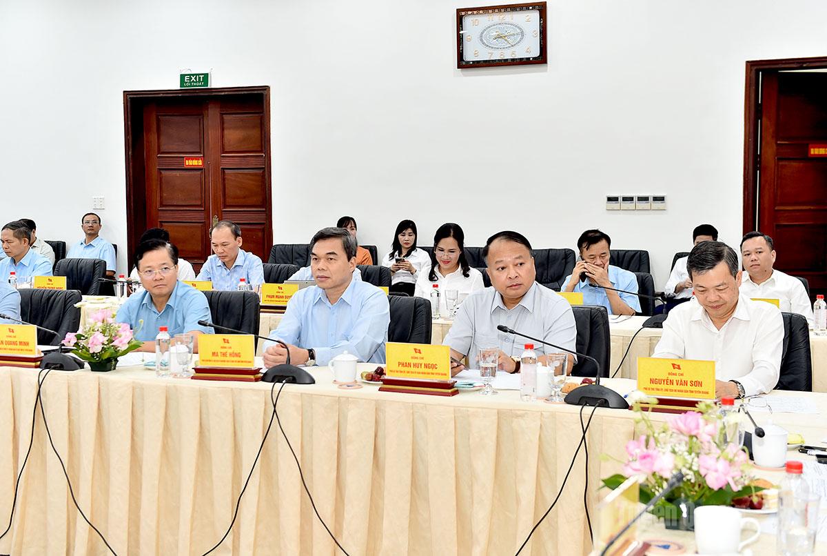 Các đồng chí Thường trực Tỉnh ủy tại hội nghị.