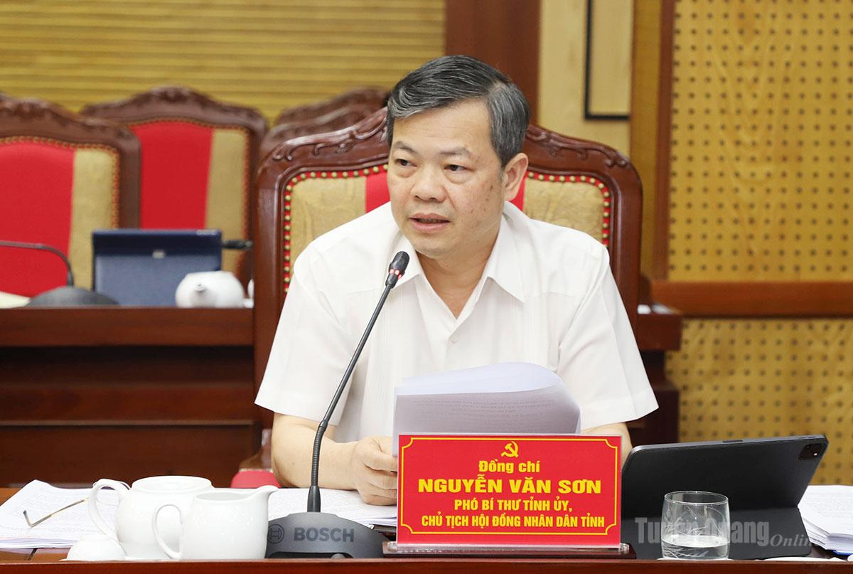 Phó Bí thư Tỉnh ủy, Chủ tịch HĐND tỉnh Nguyễn Văn Sơn phát biểu tại hội nghị.