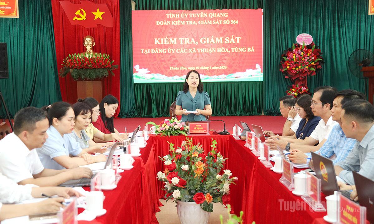 Đồng chí Lý Thị Lan, Ủy viên Ban Thường vụ Tỉnh ủy, Phó Trưởng Đoàn ĐBQH chuyên trách khoá XVI tỉnh phát biểu tại buổi làm việc.