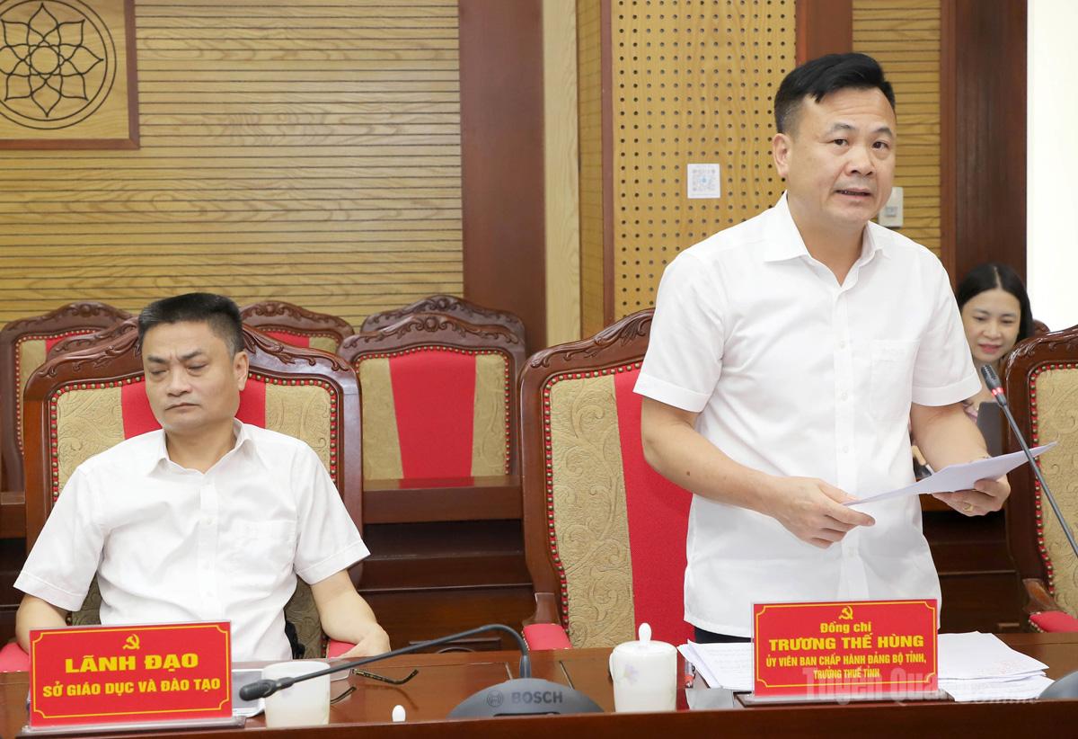 Trưởng Thuế tỉnh thảo luận tại hội nghị.