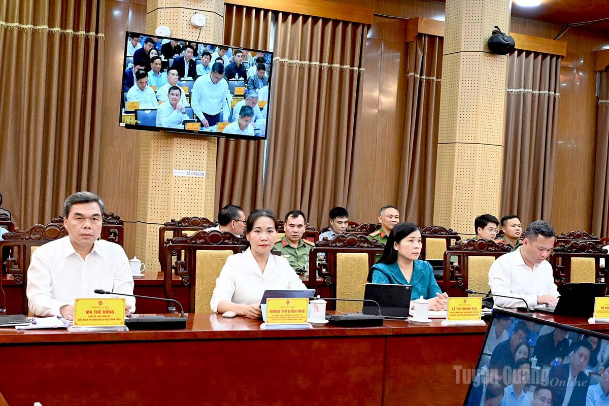 Đồng chí Ma Thế Hồng, Phó Bí thư Tỉnh ủy, Chủ tịch Ủy ban MTTQ Việt Nam tỉnh và các đại biểu dự tại điểm cầu tỉnh.