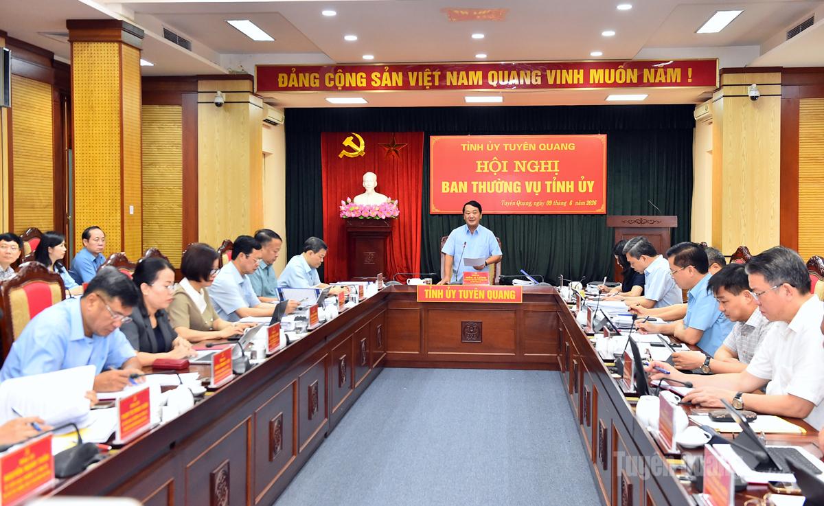 Đồng chí Bí thư Tỉnh ủy Hầu A Lềnh chủ trì hội nghị Ban Thường vụ Tỉnh ủy.
