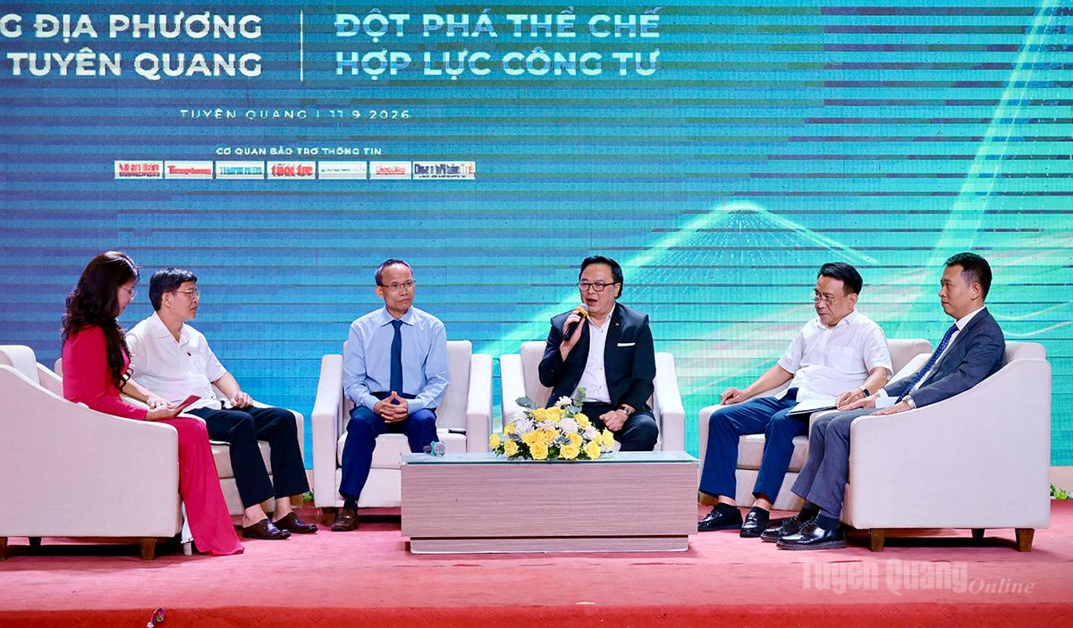 Các chuyên gia, lãnh đạo các sở, ngành của tỉnh trao đổi thảo luận tại diễn đàn.