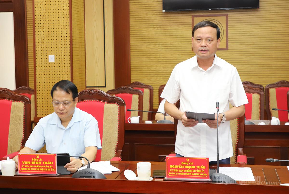Phó Chủ tịch Thường trực UBND tỉnh Nguyễn Mạnh Tuấn báo cáo kết quả thực hiện nhiệm vụ 6 tháng đầu năm của Ban Chỉ đạo.