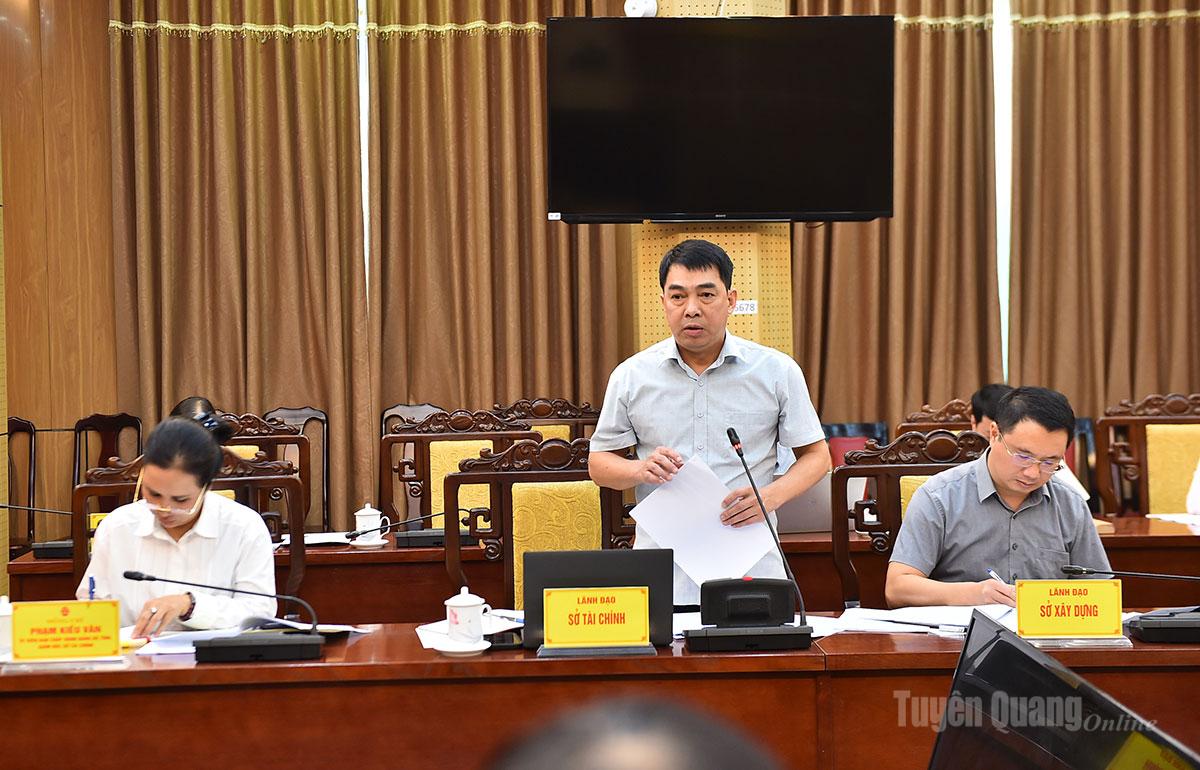 Lãnh đạo Sở Tài chính phát biểu ý kiến tại cuộc họp.