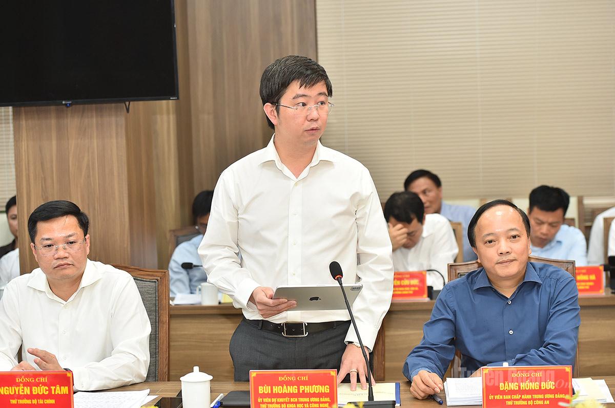 Thứ trưởng Bộ Khoa học và Công nghệ Bùi Hoàng Phương phát biểu tại buổi làm việc.