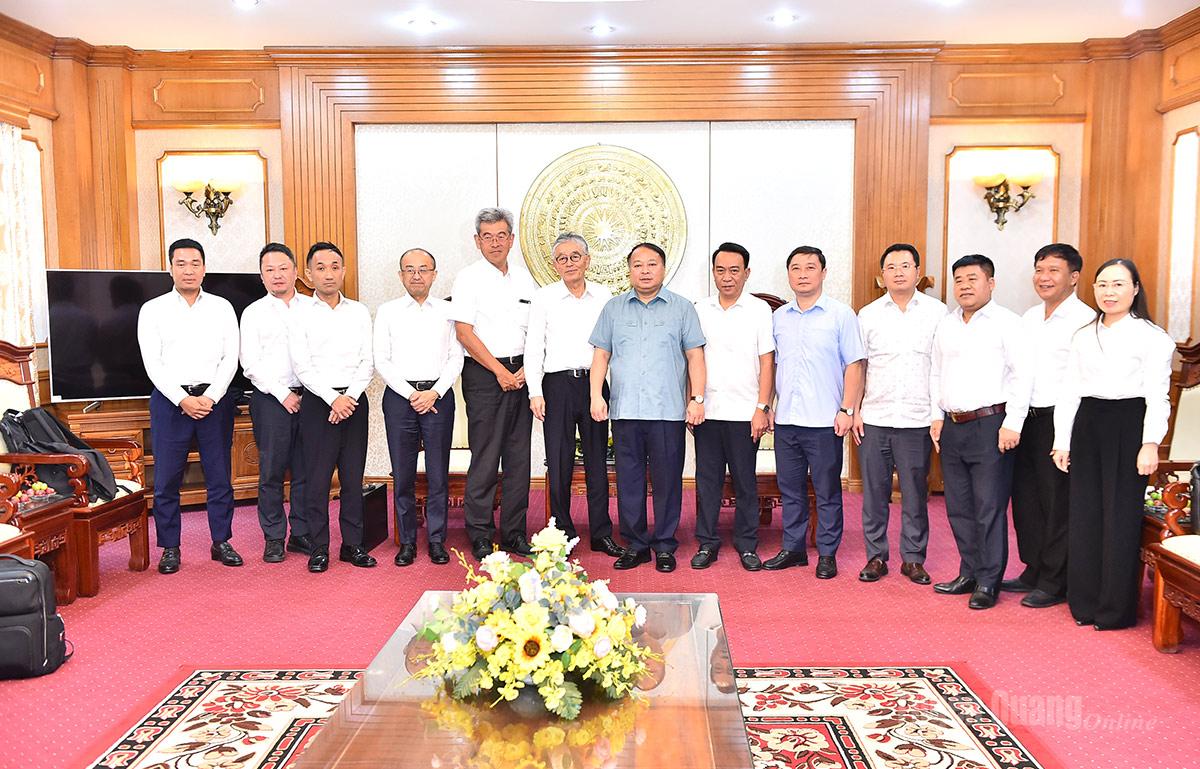Các đại biểu chụp ảnh chung.