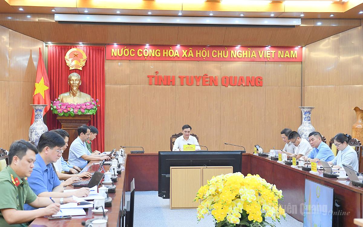 Đồng chí Phó Chủ tịch UBND tỉnh Đỗ Anh Tuấn và các đại biểu dự hội nghị tại điểm cầu tỉnh Tuyên Quang.
