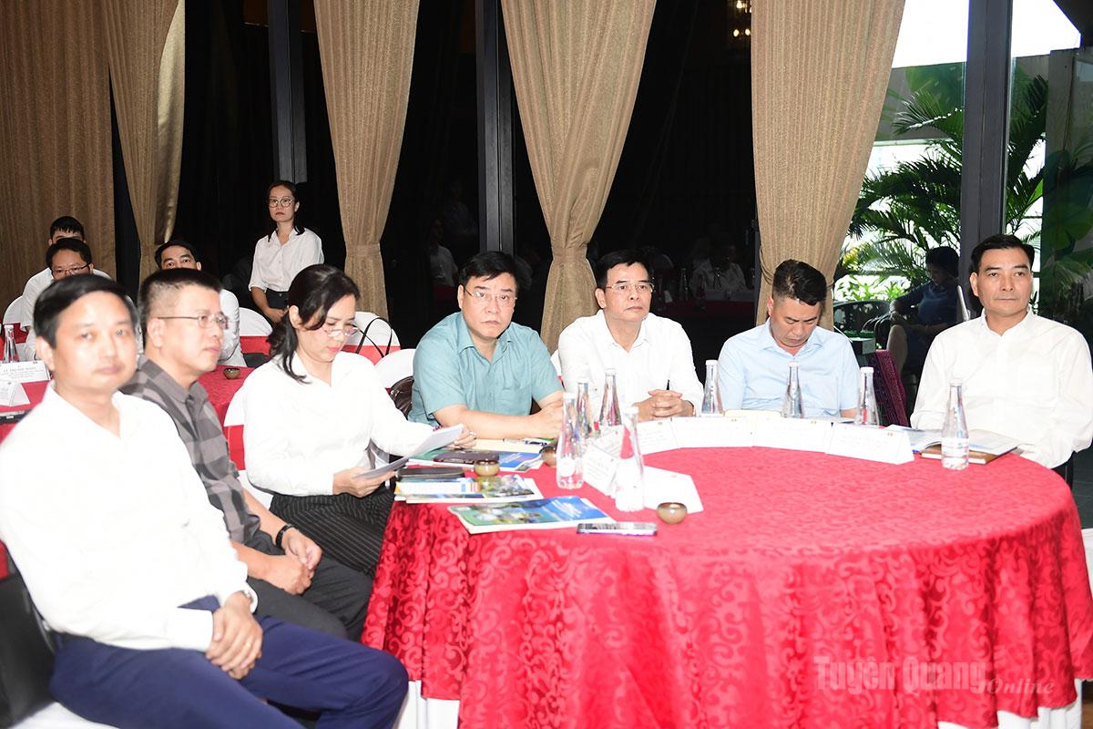 Đồng chí Hoàng Gia Long, Ủy viên Ban Thường vụ Tỉnh ủy, Phó Chủ tịch UBND tỉnh; lãnh đạo các sở, ngành dự lễ ký kết.