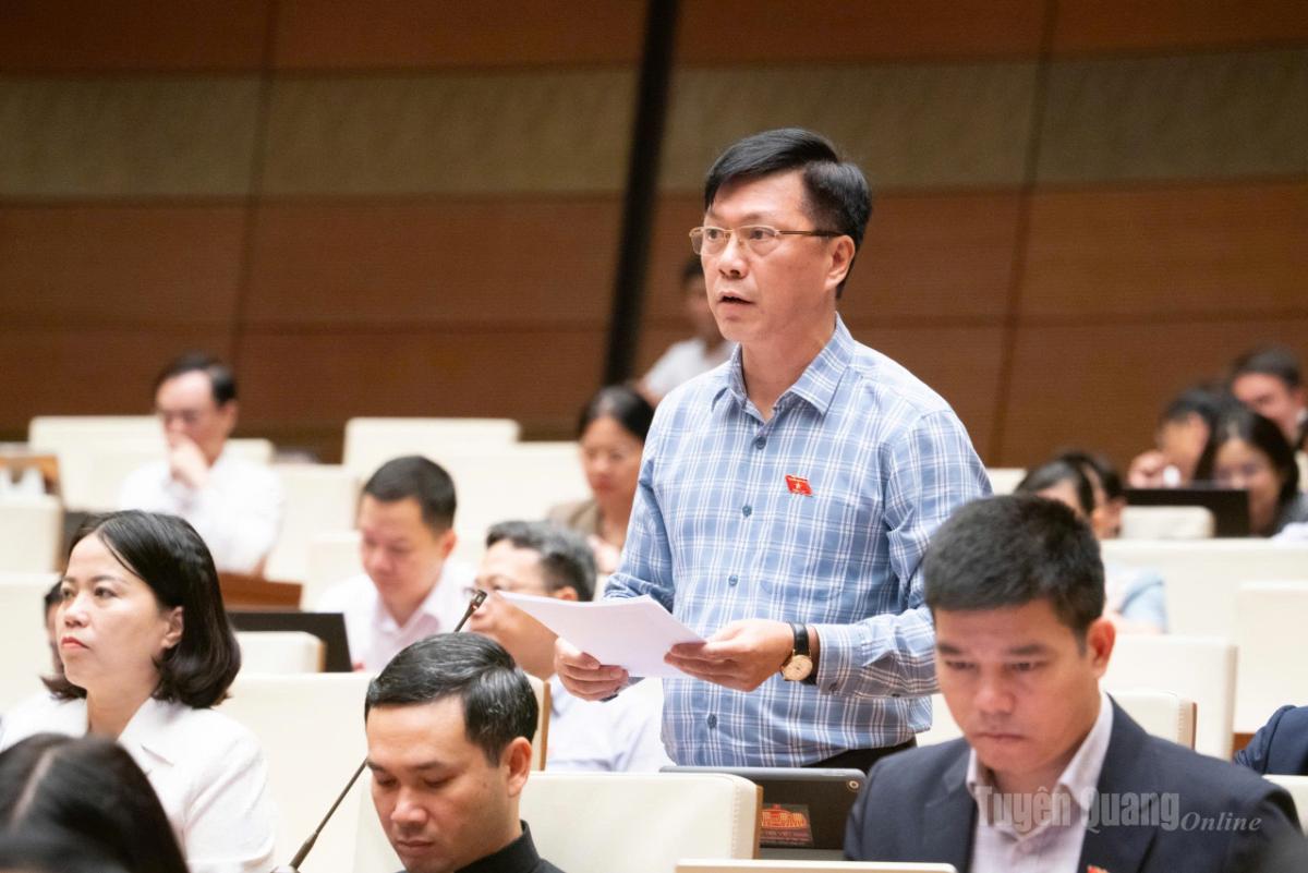 Đại biểu Lý Văn Huấn tham gia thảo luận về dự án Bộ luật Tố tụng hình sự (sửa đổi).