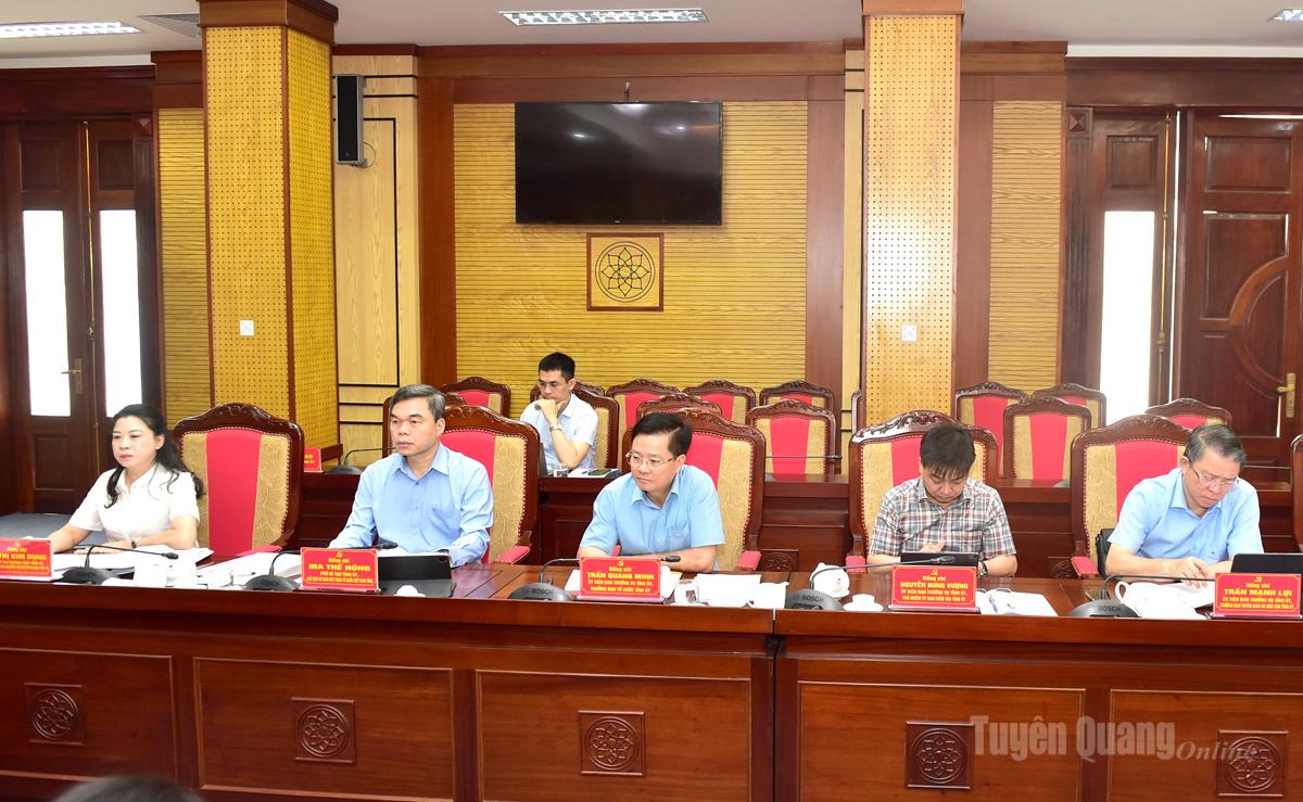 Các đại biểu tham dự phiên họp.