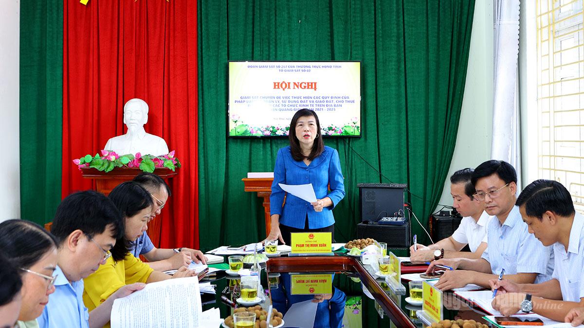 Đồng chí Phó Chủ tịch HĐND tỉnh Phạm Thị Minh Xuân chủ trì buổi làm việc với xã Sơn Thủy và các chủ đầu tư.