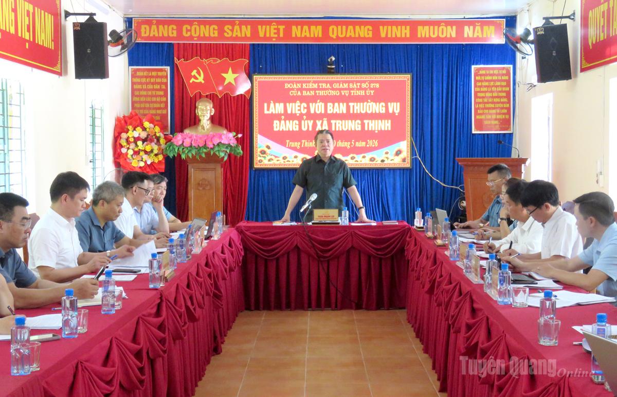 Đồng chí Trưởng Ban Tuyên giáo và Dân vận tỉnh ủy Trần Mạnh Lợi chủ trì buổi làm việc.