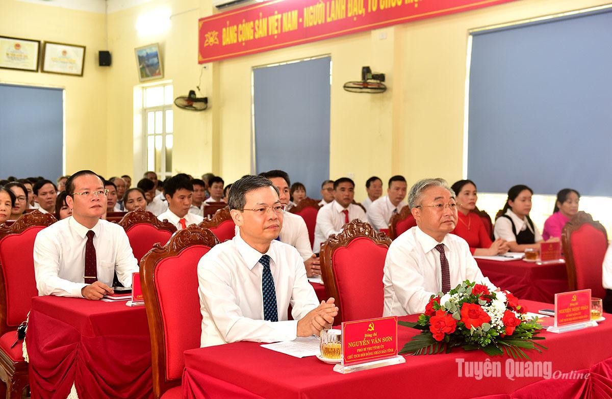Đồng chí Chủ tịch HĐND tỉnh Nguyễn Văn Sơn dự Hội nghị công bố sắp xếp, tổ chức lại thôn tại xã Thái Bình.