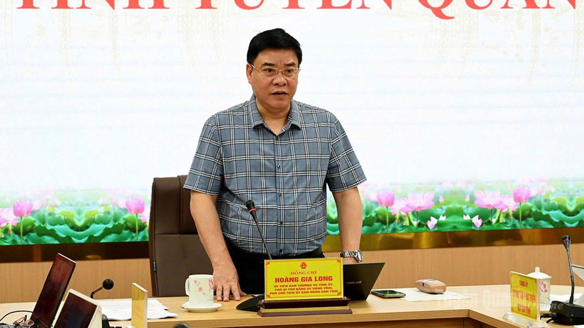 Đồng chí Hoàng Gia Long, Ủy viên Ban Thường vụ Tỉnh ủy, Phó Bí thư Đảng ủy, Phó Chủ tịch UBND tinh chủ trì buổi làm việc.