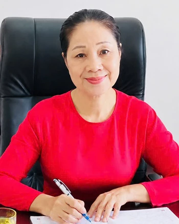 Đồng chí Vũ Thị Bé, nguyên Ủy viên BCH Đảng bộ tỉnh,
nguyên Tổng Biên tập Báo Tuyên Quang, nguyên Chủ tịch Hội Nhà báo tỉnh
