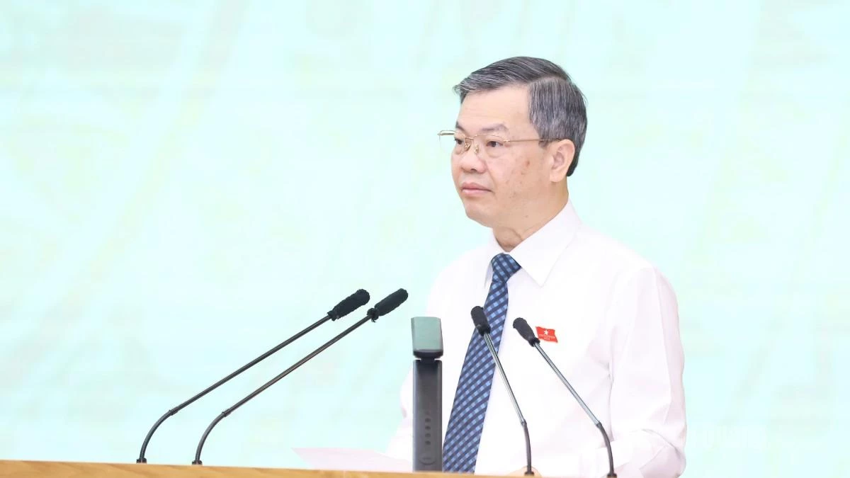Chủ tịch HĐND tỉnh Nguyễn Văn Sơn phát biểu khai mạc Kỳ họp.