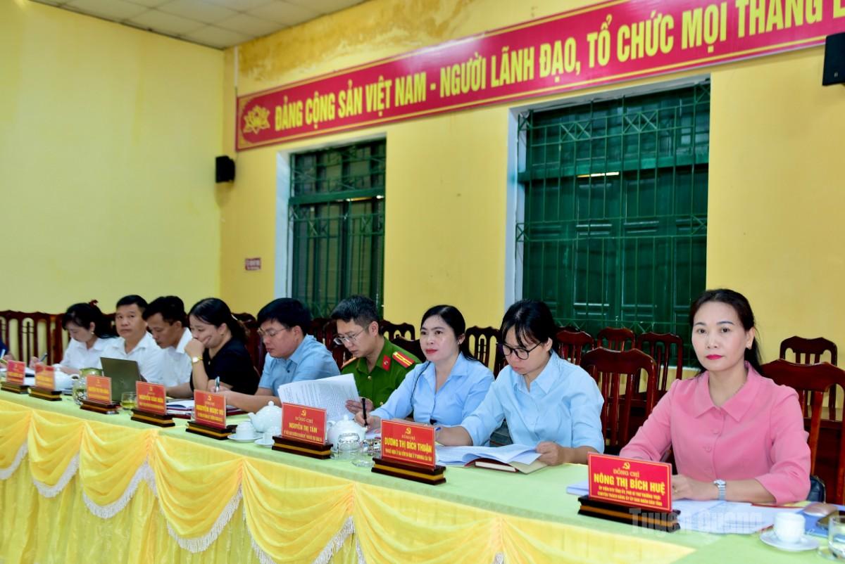 Đồng chí Phó Bí thư Thường trực chuyên trách Đảng ủy UBND tỉnh Nông Thị Bích Huệ dự, chỉ đạo Hội nghị BCH Đảng bộ xã Thái Sơn lần thứ 8.