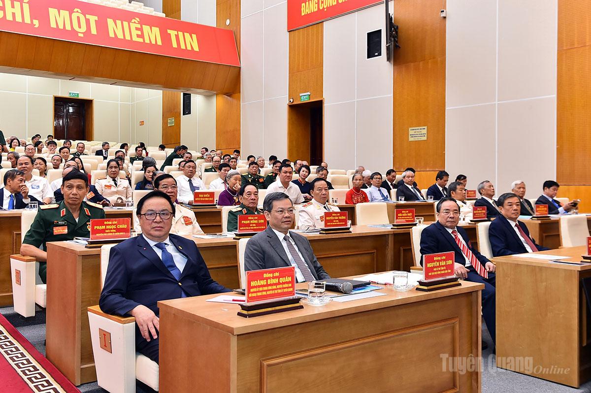 Các đồng chí lãnh đạo, nguyên lãnh đạo tỉnh dự Đại hội.