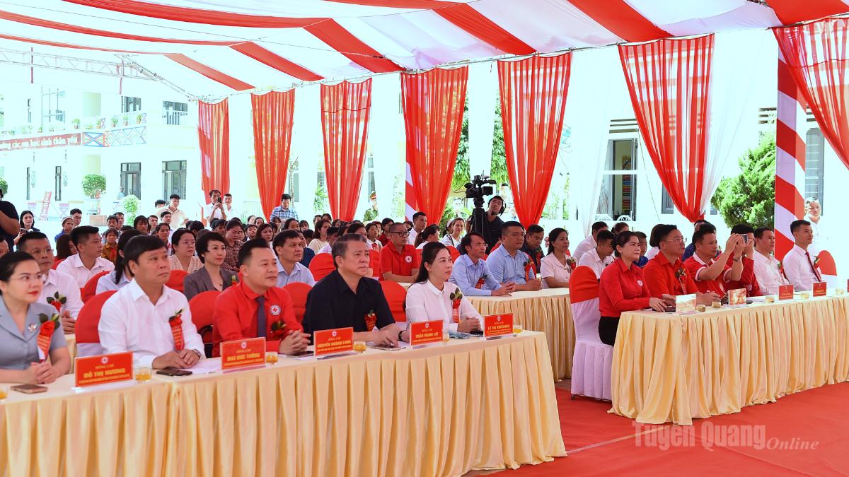 Các đại biểu dự lễ phát động.