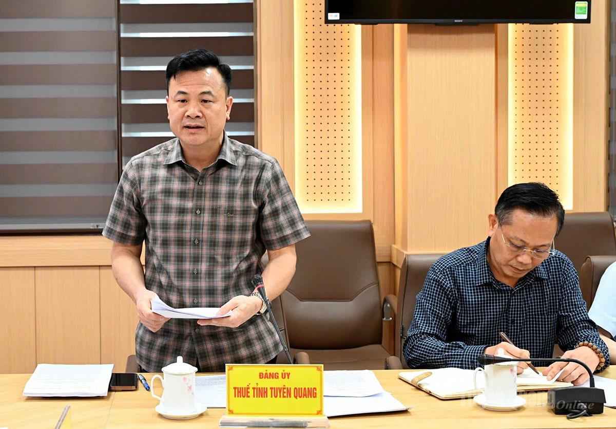 Lãnh đạo Thuế Tuyên Quang báo cáo tại buổi làm việc.