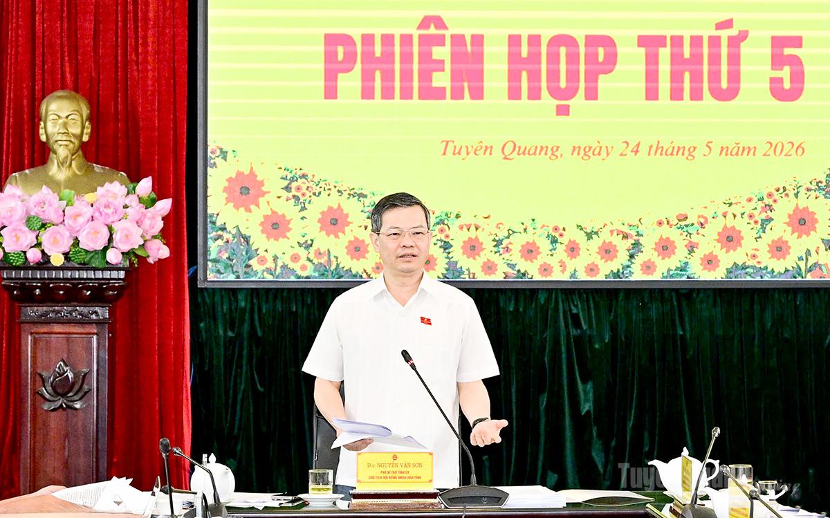 Đồng chí Nguyễn Văn Sơn, Phó Bí thư Tỉnh uỷ, Bí thư Đảng uỷ, Chủ tịch HĐND tỉnh phát biểu kết luận phiên họp thứ 5.