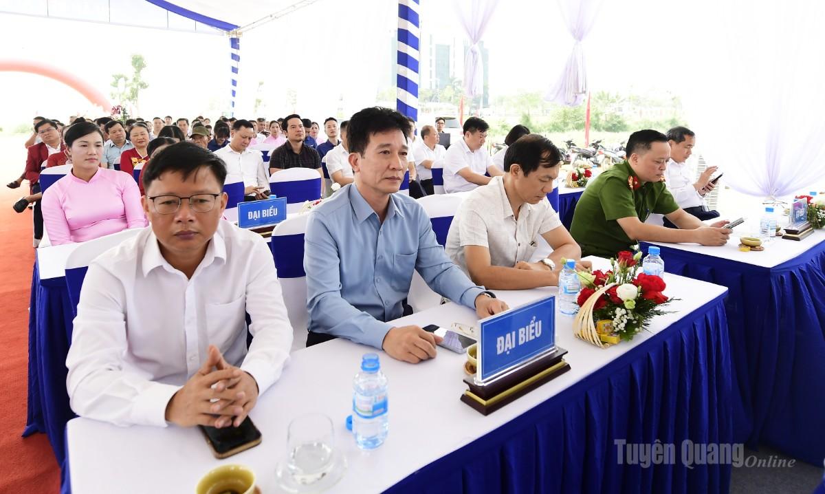 Lãnh đạo các sở, ngành, địa phương dự lễ khởi công.