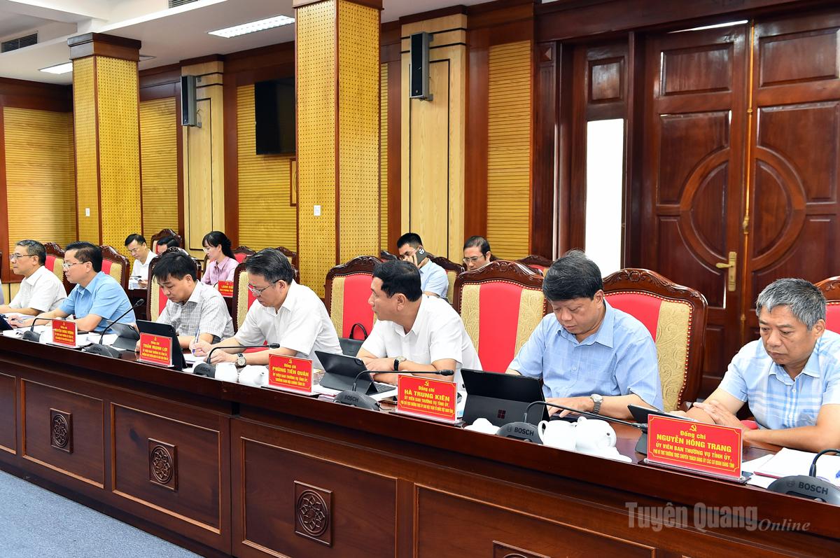 Các đồng chí Ủy viên Ban Thường vụ Tỉnh ủy tại hội nghị.