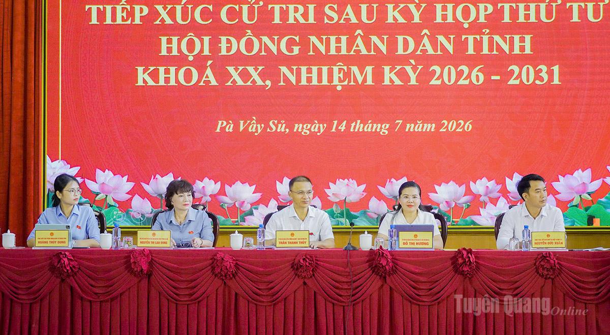 Các đại biểu Tổ đại biểu số 6 HĐND tỉnh tiếp xúc cử tri xã Pà Vầy Sủ.