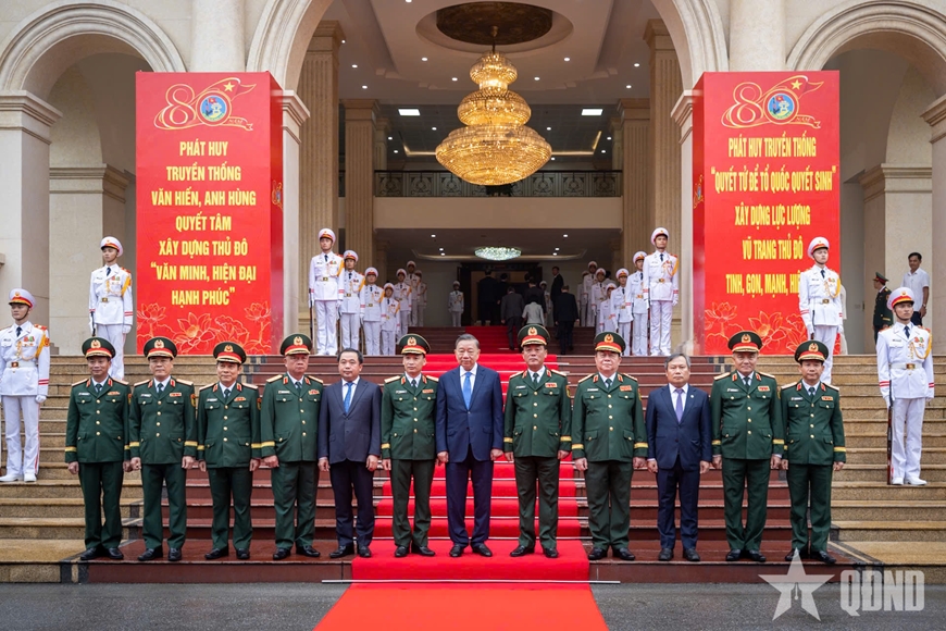 Tổng Bí thư, Chủ tịch nước Tô Lâm dự Lễ kỷ niệm 80 năm Ngày truyền thống LLVT Thủ đô Hà Nội và đón nhận danh hiệu Anh hùng LLVT nhân dân