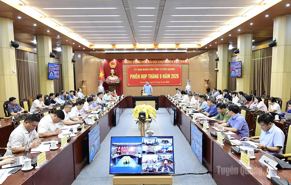 Quang cảnh diễn ra phiên họp.