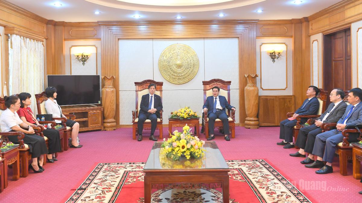 Phó Chủ tịch UBND tỉnh Hoàng Gia Long tiếp Đoàn công tác Hiệp hội Kinh tế và Văn hoá Hàn-Việt.