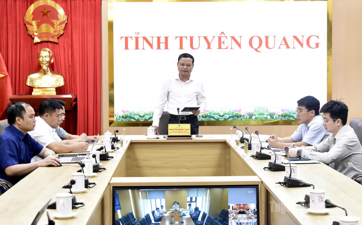 Đồng chí Nguyễn Mạnh Tuấn, Ủy viên Ban Thường vụ Tỉnh ủy, Phó Chủ tịch Thường trực UBND tỉnh chủ trì tại điểm cầu tỉnh.