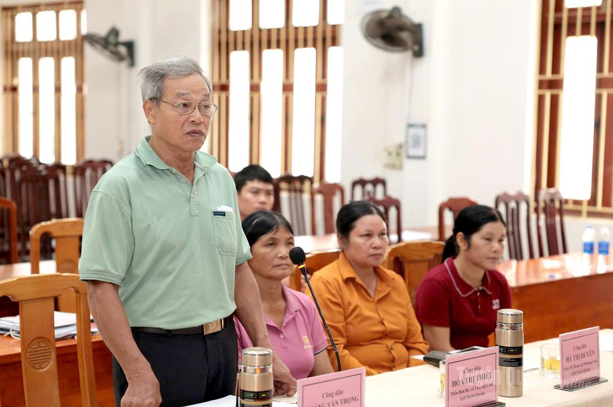 Ông Hoàng Văn Trọng, thôn Nà Liềm, xã Thượng Lâm thay mặt các hộ dân phát biểu ý kiến.