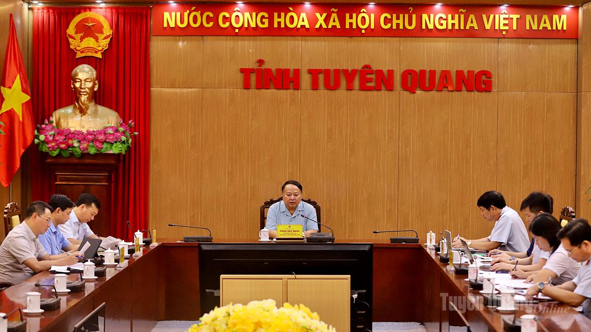 Chủ tịch UBND tỉnh Phan Huy Ngọc chủ trì buổi tiếp công dân tại điểm cầu tỉnh.