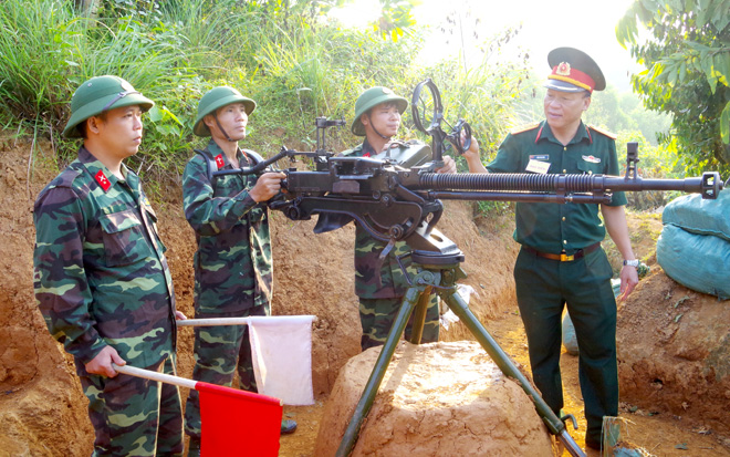 Khẩu đội súng cối DKZ dự bị động viên của tỉnh thực hành bắn chiến đấu trong Diễn tập KVPT tỉnh năm 2019.  Ảnh: Đăng Ninh